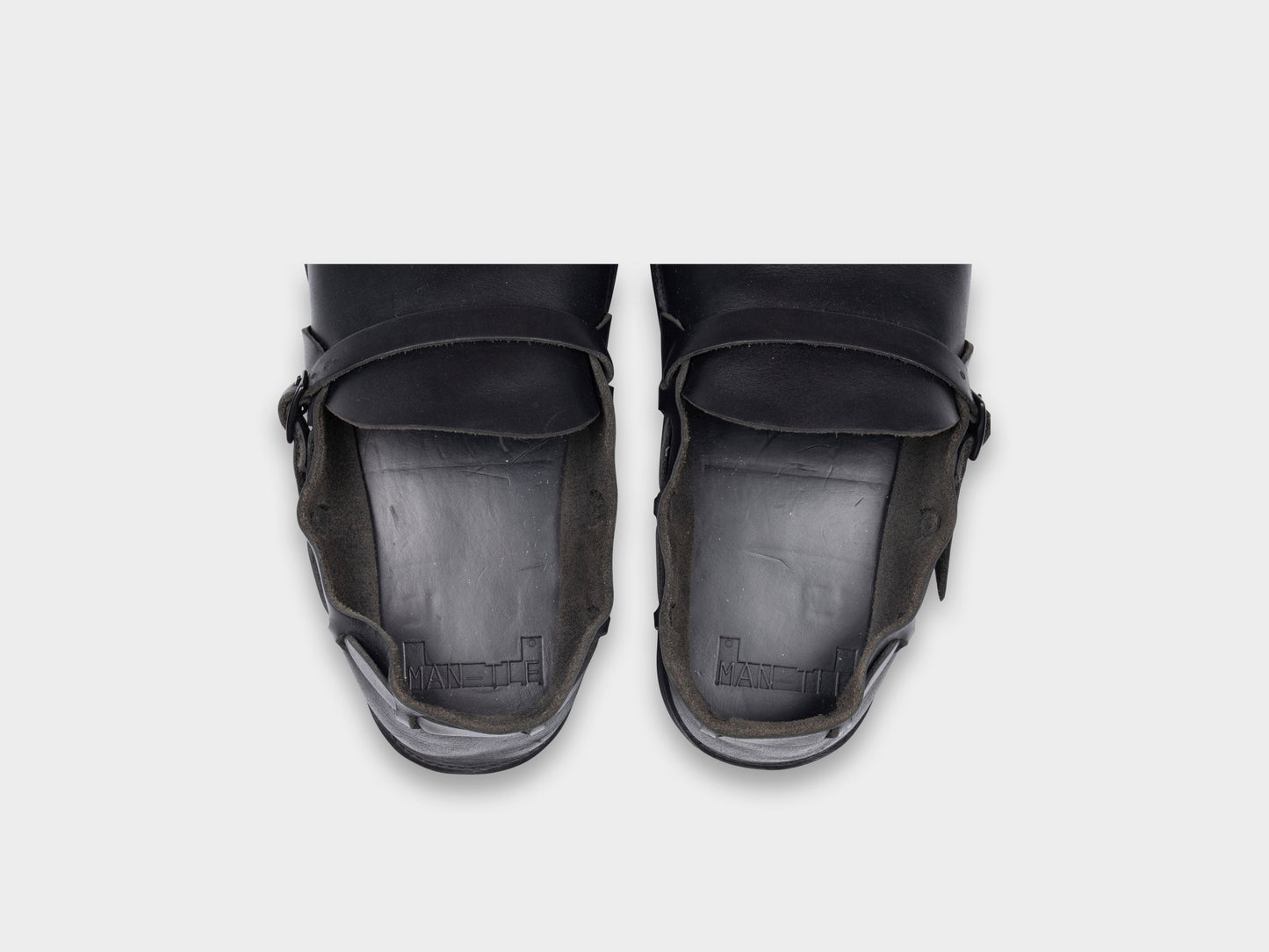 R19V1 "Aurora Low" Black Horween