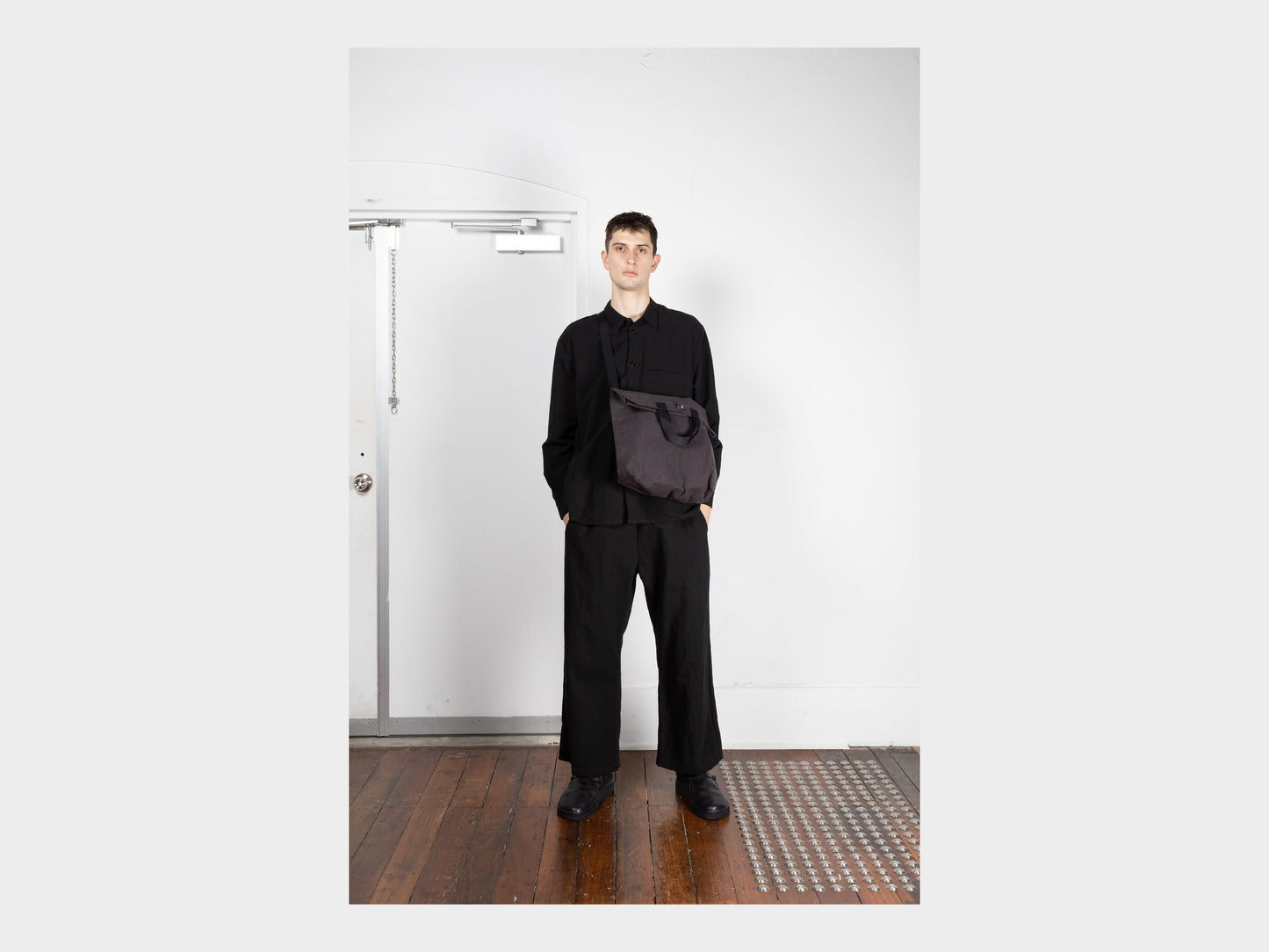 R20B1 "Multi Handle Tote" Earth Wax