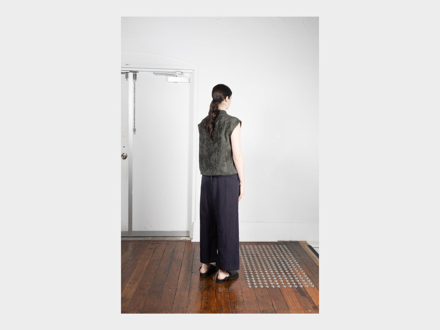 W-R20P3 "Tuck Pants" Rock Linen