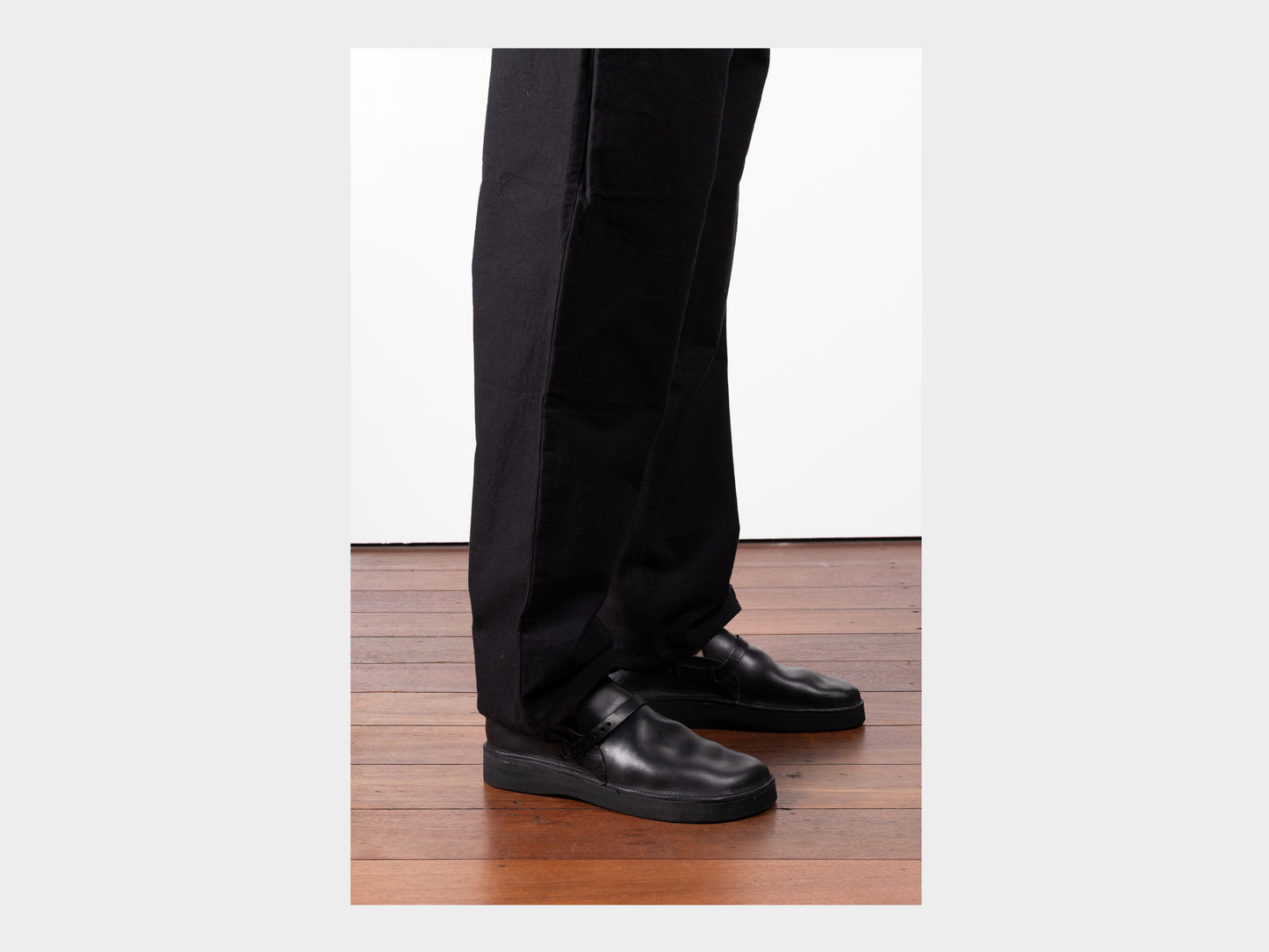 R0V1 "Aurora Low" Black Horween