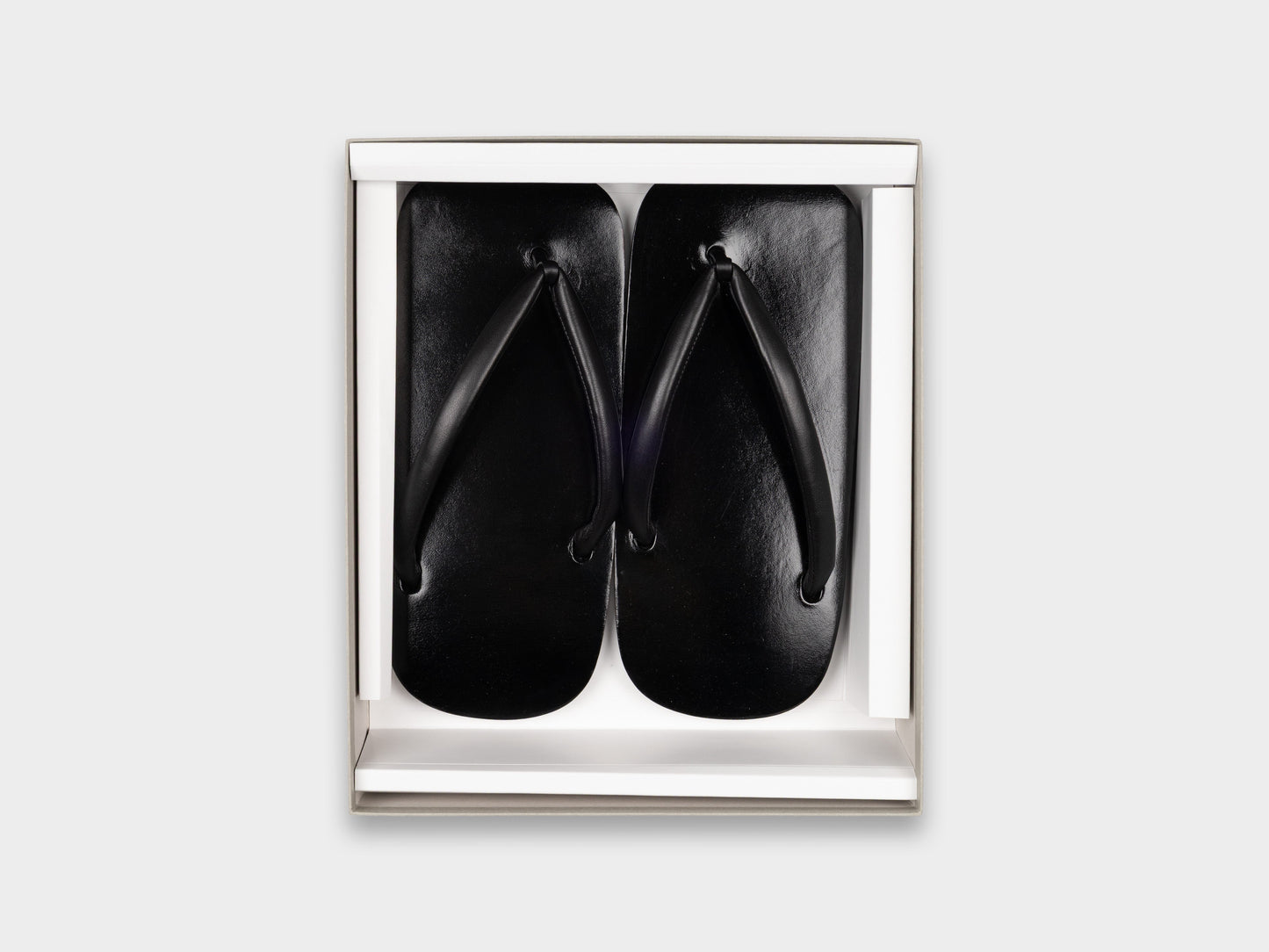 R0V6 "Sekizuka Sandal" Lacquered Bend