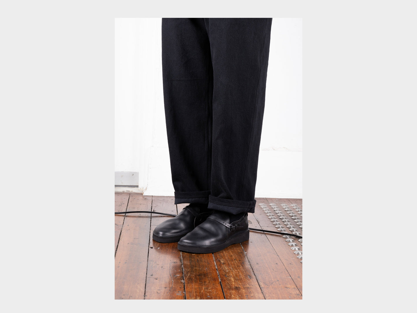 R19V1 "Aurora Low" Black Horween