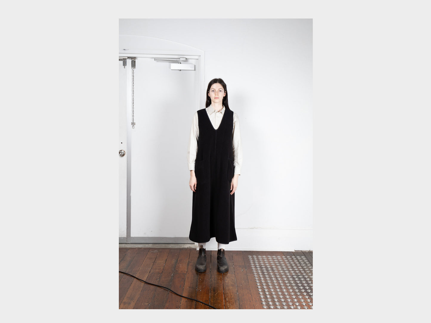 W-R19F5 "V Dress" Black 300