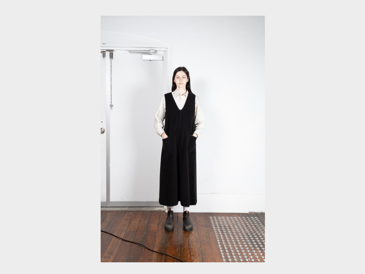 W-R19F5 "V Dress" Black 300