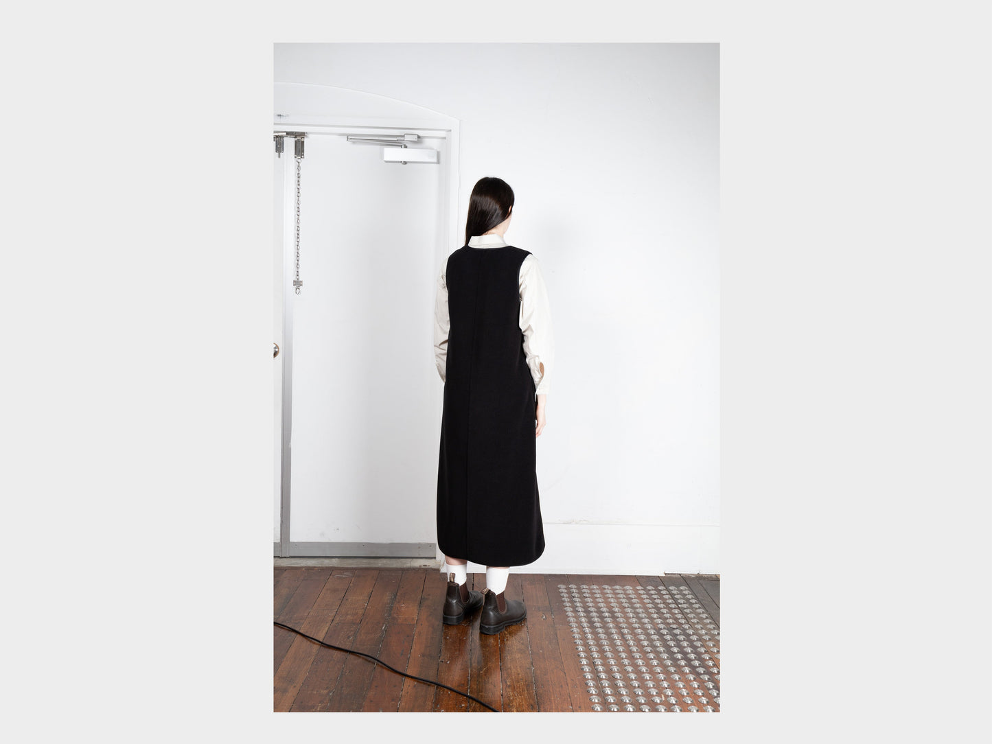 W-R19F5 "V Dress" Black 300