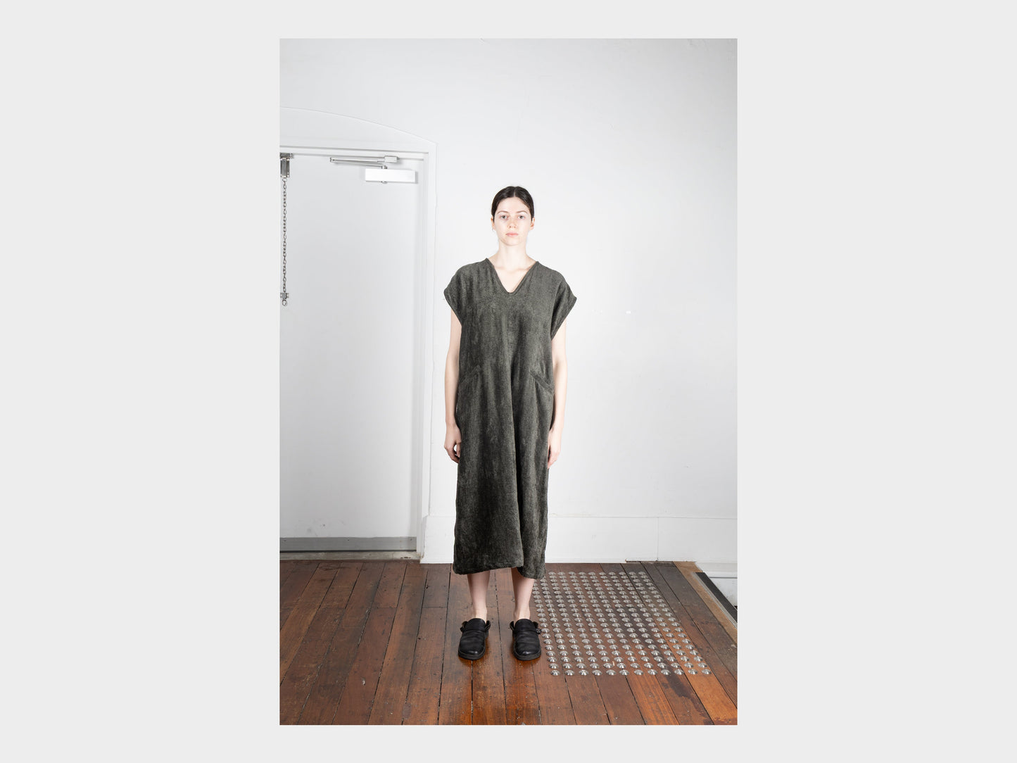 W-R20A5 "Box Dress" Bark Linen Velvet