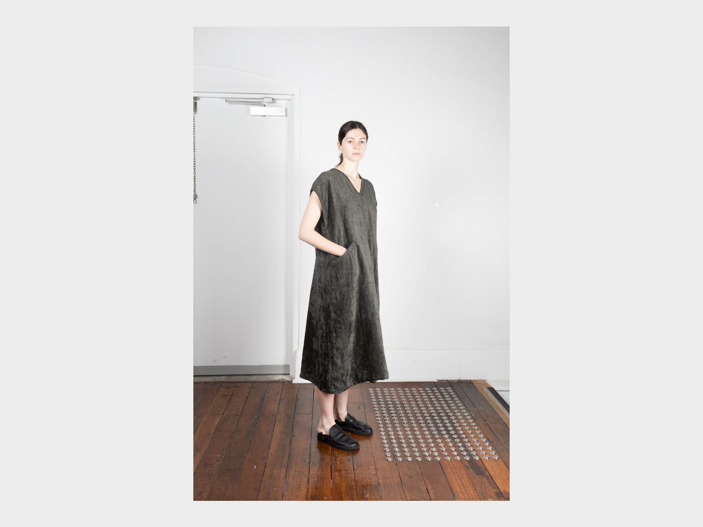 W-R20A5 "Box Dress" Bark Linen Velvet