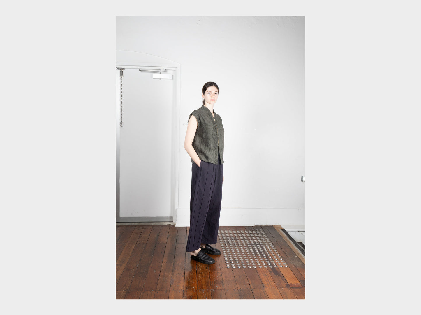 W-R20P3 "Tuck Pants" Rock Linen