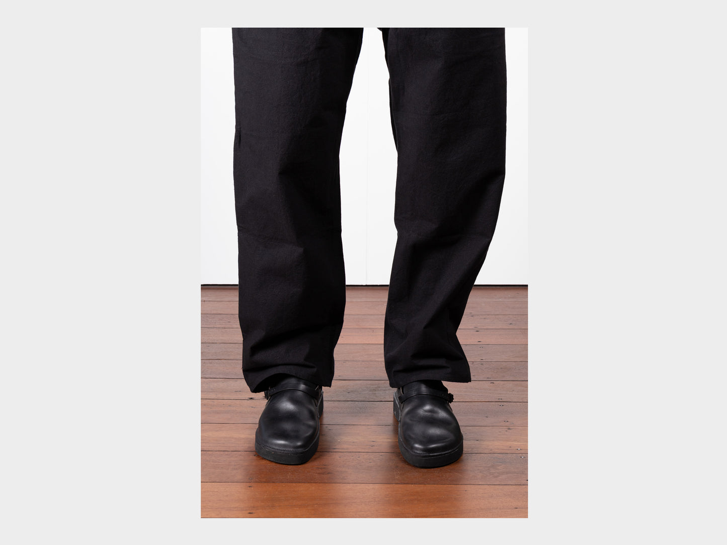 R0V1 "Aurora Low" Black Horween